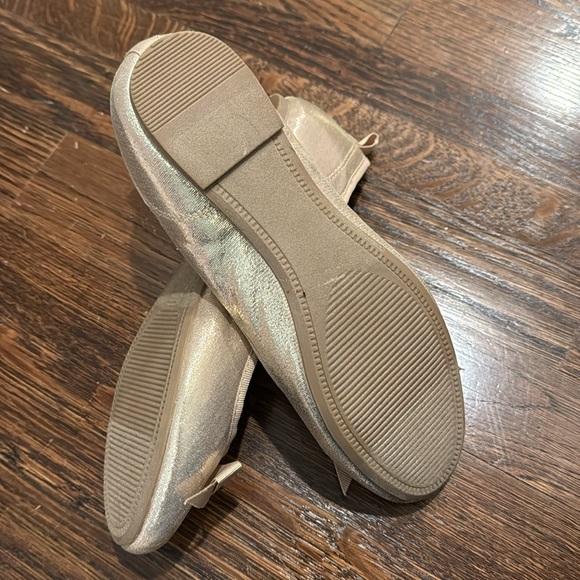 Gold Flats like new Girls Sz 4 Gymboree - Picture 2 of 2